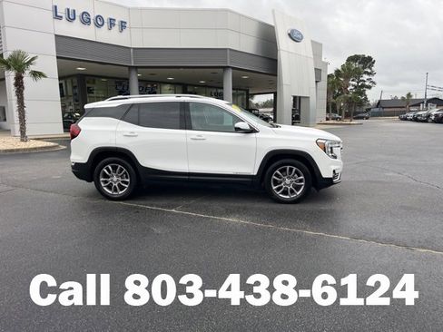 Used 2024 GMC Terrain SLT image 2