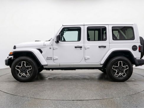 Used 2025 Jeep Wrangler Unlimited Sahara AWD/4WD image 5