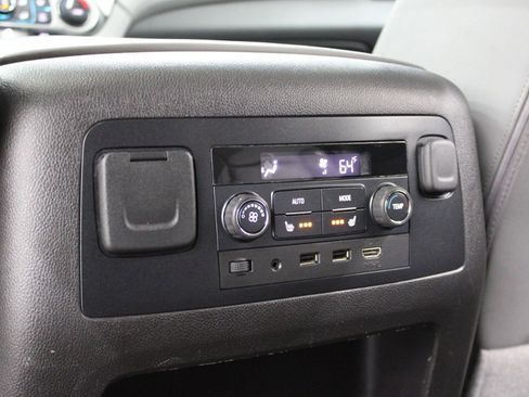 Used 2017 Chevrolet Suburban LT image 34