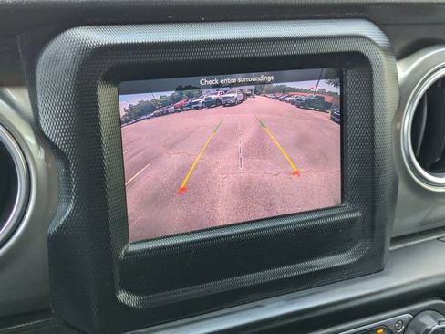 Used 2020 Jeep Wrangler Unlimited Sahara AWD/4WD image 22
