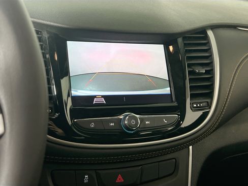 Used 2022 Chevrolet Trax LT w/ LT Convenience Package image 13