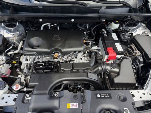 Used 2021 Toyota RAV4 XLE AWD/4WD image 20