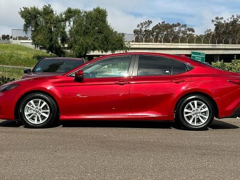 Used 2025 Toyota Camry LE w/ Convenience Package image 9