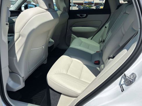 Used 2025 Volvo XC60 B5 Core w/ Protection Package Premier AWD/4WD image 9