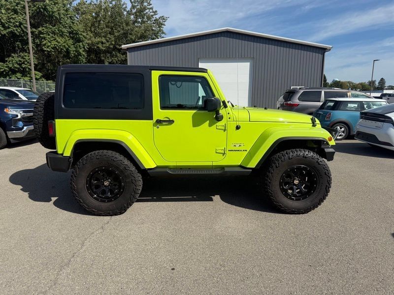 Used 2017 Jeep Wrangler Sahara AWD/4WD image 11