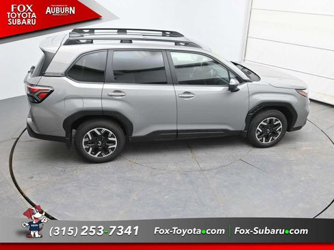 Used 2025 Subaru Forester Premium image 27