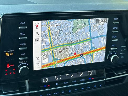 Certified 2023 Toyota Sienna Limited image 25