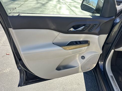 Used 2017 GMC Acadia Denali image 12