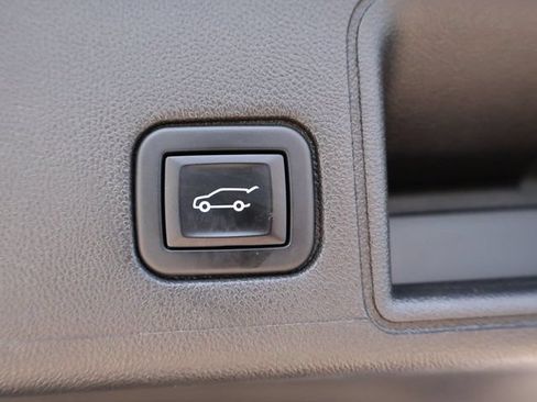 Used 2022 GMC Terrain SLT w/ LPO, Floor Liner Package AWD/4WD image 16