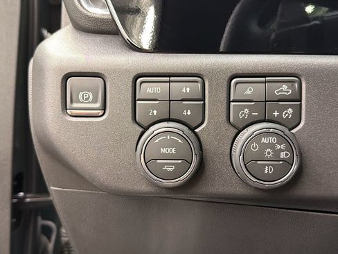 Used 2026 Chevrolet Silverado 1500 LT Trail Boss w/ LT Trail Boss Premium Package AWD/4WD image 30