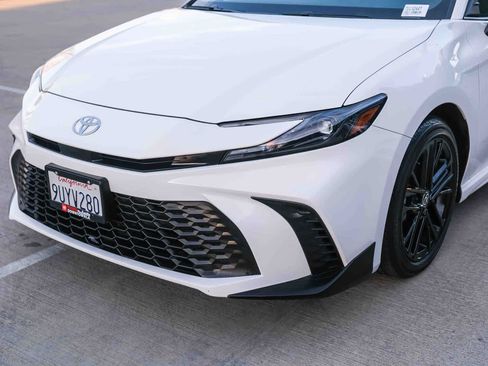 Used 2025 Toyota Camry SE FWD image 11