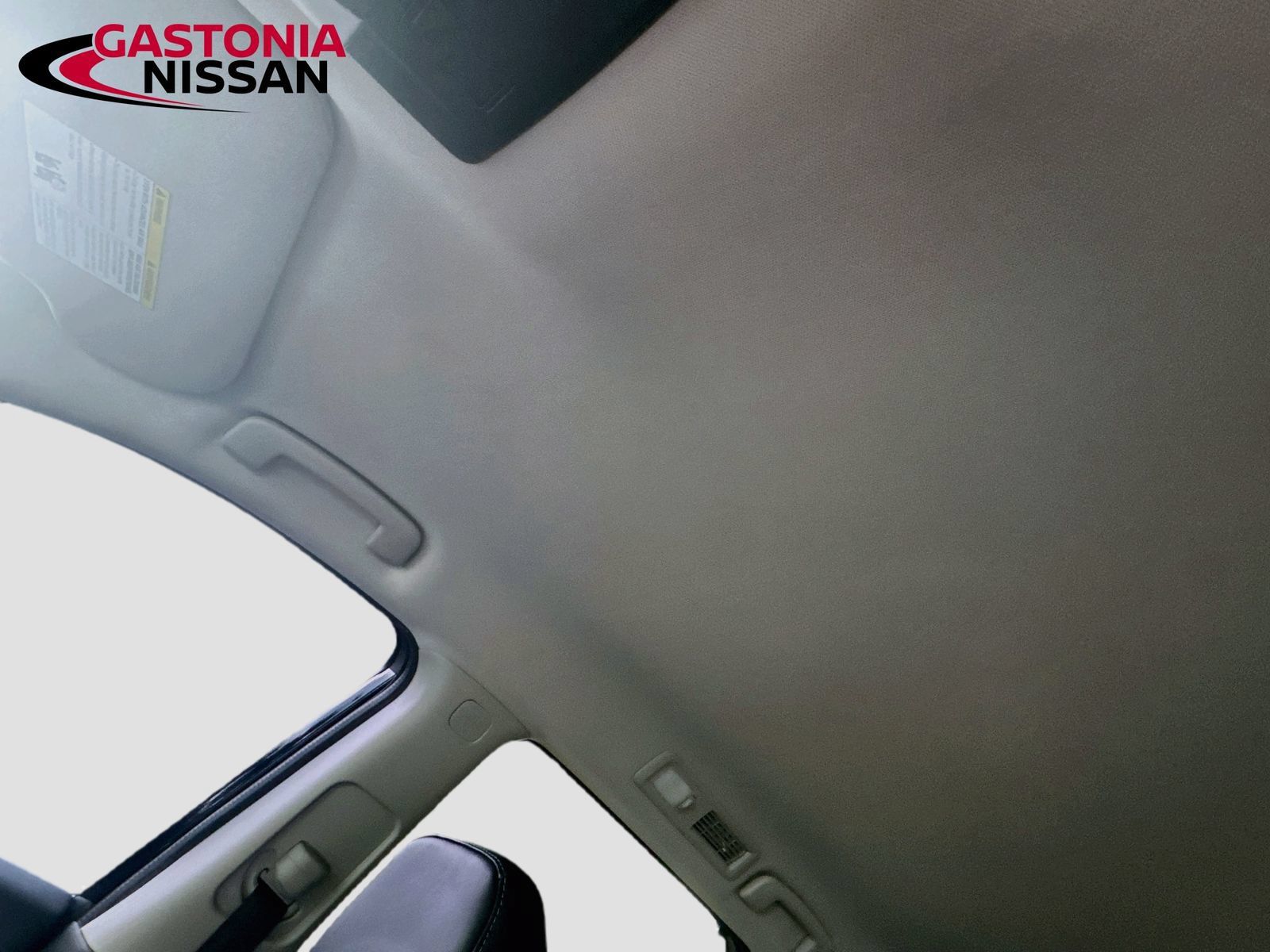 Used 2022 Nissan Pathfinder SL w/ Lighting Package (N92) FWD image 30