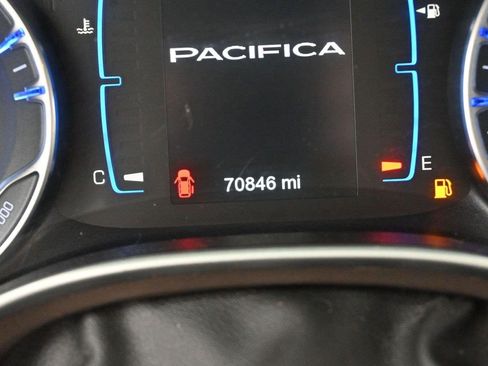 Used 2017 Chrysler Pacifica Touring FWD image 20
