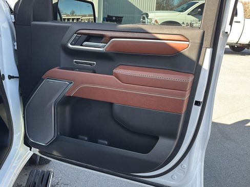 Used 2025 GMC Sierra 1500 Denali Ultimate image 24
