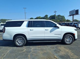 Used 2022 Chevrolet Suburban LT w/ Luxury Package video 3