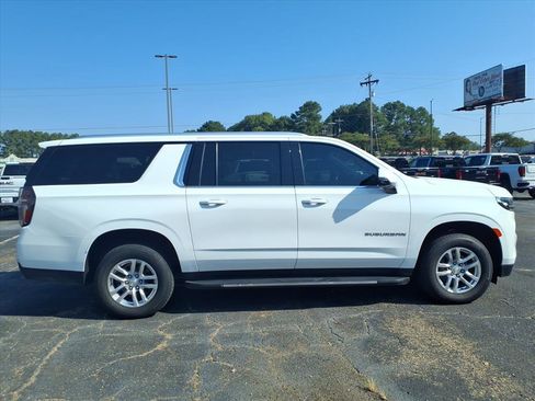 Used 2022 Chevrolet Suburban LT w/ Luxury Package image 3