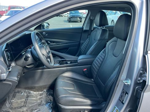 Used 2025 Hyundai Elantra Limited image 38
