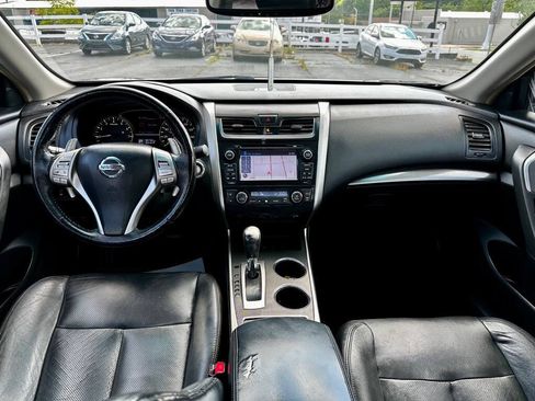 Used 2013 Nissan Altima 3.5 SL w/ Technology Pkg FWD image 13