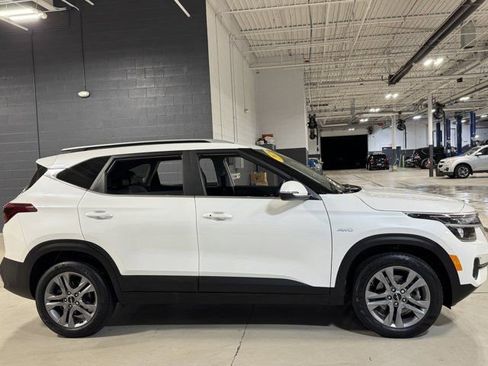 Used 2023 Kia Seltos S w/ Navigation Package AWD/4WD image 4