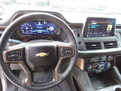 Used 2023 Chevrolet Suburban High Country image 19