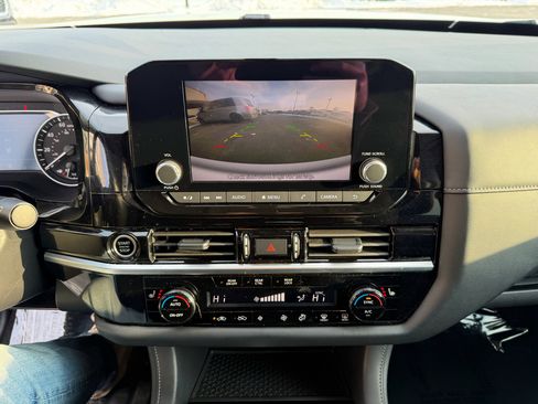 Used 2024 Nissan Pathfinder SV image 32