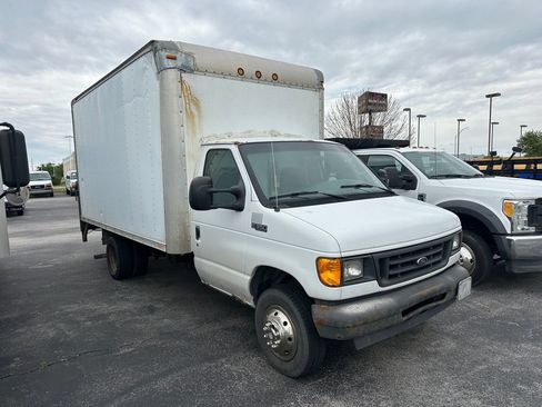 Used 2003 Ford E-350 and Econoline 350 Super Duty RWD image 4