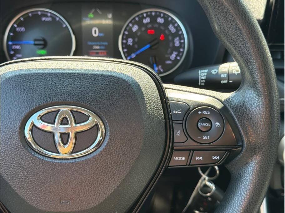 Used 2019 Toyota RAV4 LE w/ Carpet Mat Package AWD/4WD image 10