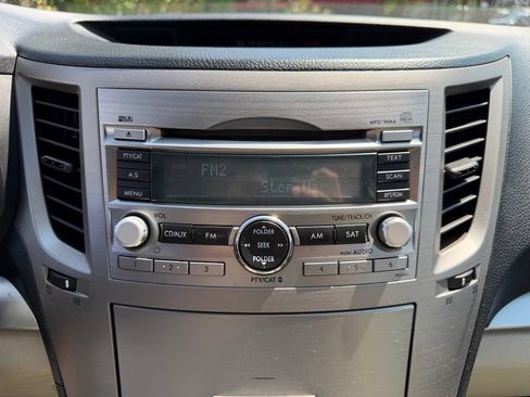 Used 2011 Subaru Outback 2.5i Premium AWD/4WD image 21
