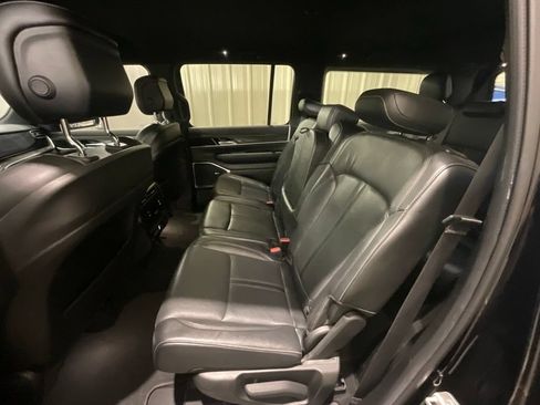 Used 2022 Jeep Wagoneer Series II AWD/4WD image 10
