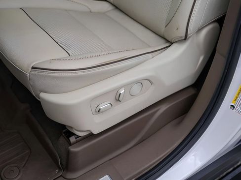 Used 2021 GMC Yukon XL Denali w/ Denali Premium Package image 11