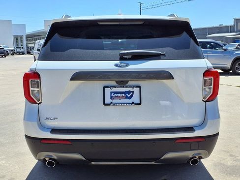 Used 2024 Ford Explorer XLT w/ Equipment Group 202A RWD image 7