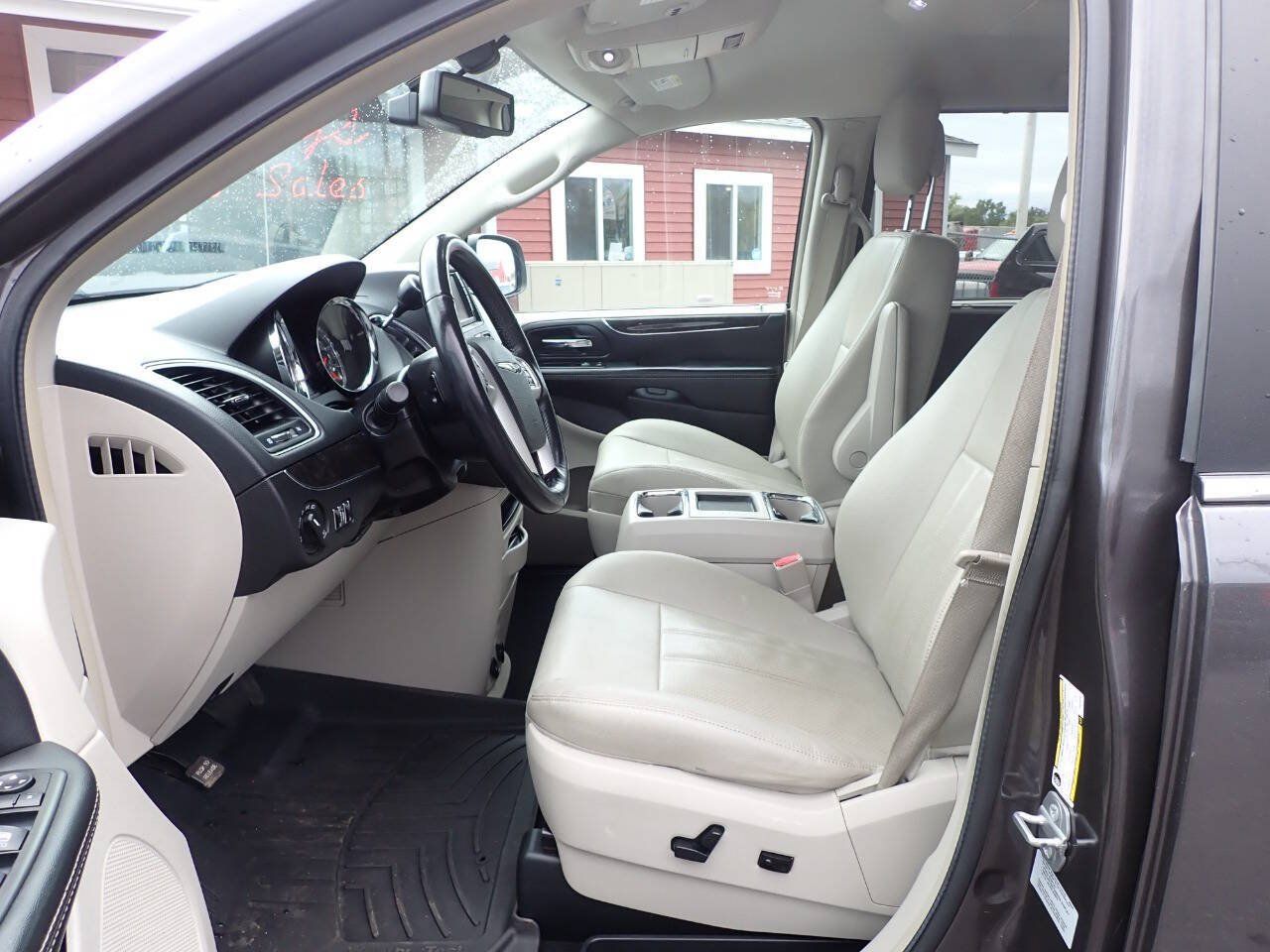 Used 2015 Chrysler Town & Country Touring-L w/ Driver Convenience Group FWD image 8