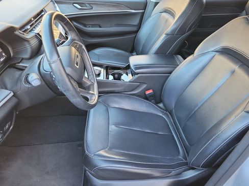 Used 2022 Jeep Grand Cherokee L Limited image 9