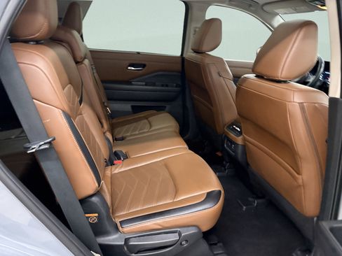 Used 2024 Nissan Pathfinder Platinum w/ Cargo Package image 25