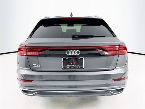 Used 2023 Audi Q8 Premium image 10