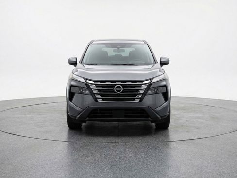 Used 2025 Nissan Rogue SV image 2