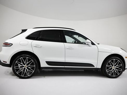 Certified 2026 Porsche Macan AWD/4WD image 8