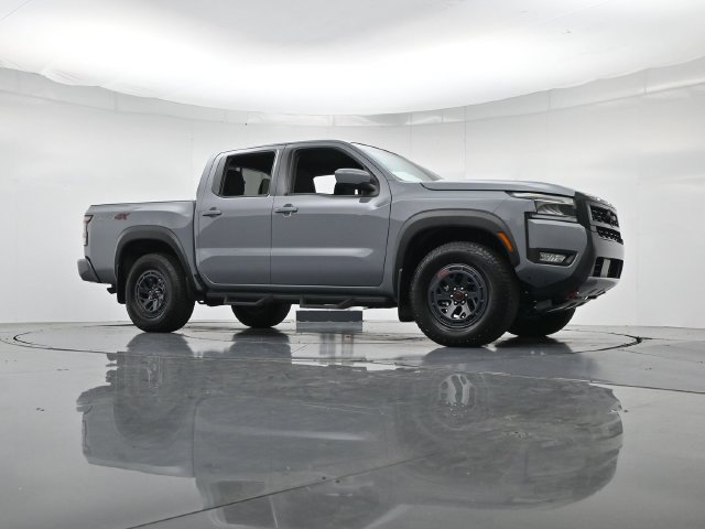 Used 2025 Nissan Frontier PRO-4X AWD/4WD image 35
