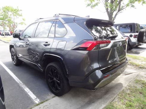 Used 2022 Toyota RAV4 XSE AWD/4WD image 7