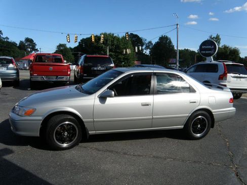 Used 2000 Toyota Camry LE image 5