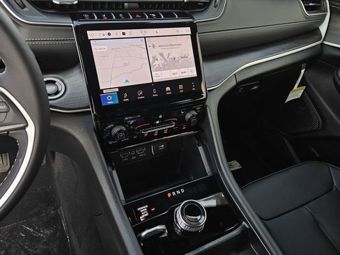 New 2025 Jeep Grand Cherokee Limited AWD/4WD image 17
