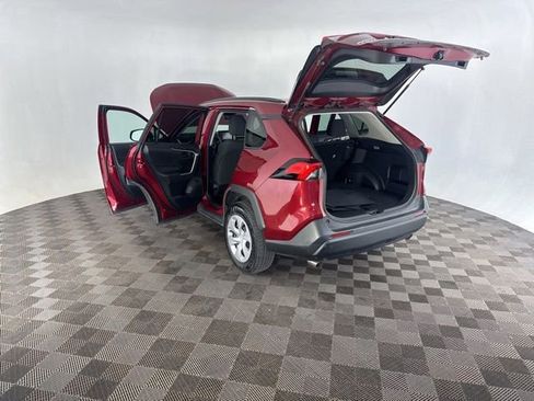 Used 2021 Toyota RAV4 LE AWD/4WD image 18