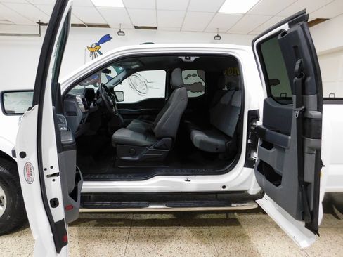 Used 2023 Ford F150 XLT image 29