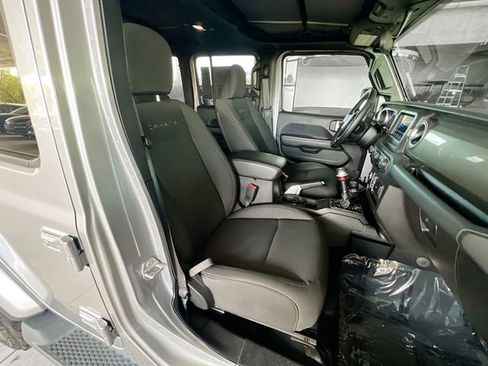 Used 2018 Jeep Wrangler Unlimited Sahara w/ Cold Weather Group image 29