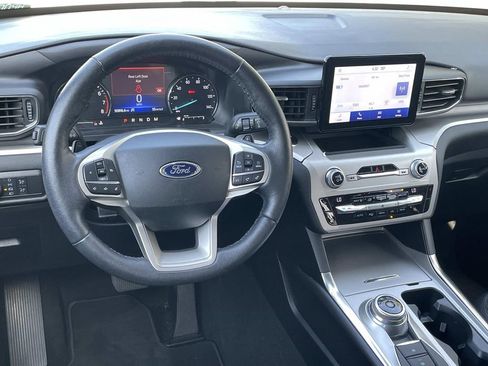 Certified 2021 Ford Explorer XLT w/ Equipment Group 202A AWD/4WD image 8