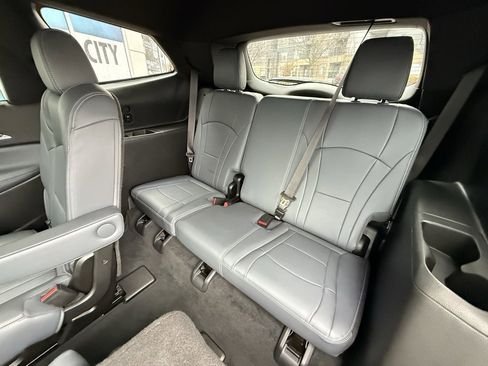 Used 2022 Buick Enclave Premium image 9