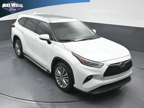 Used 2023 Toyota Highlander Platinum image 25