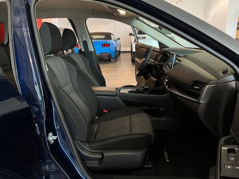 Used 2025 Nissan Rogue SV image 37