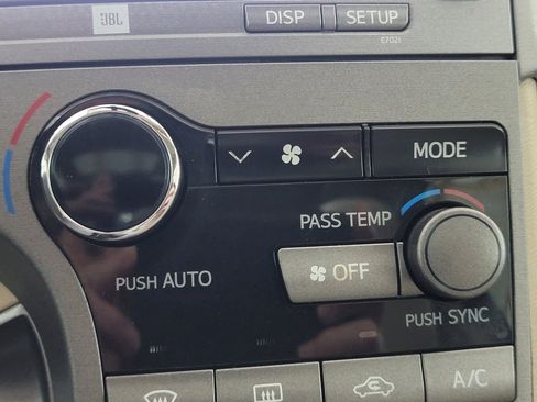 Used 2012 Toyota Venza LE image 25