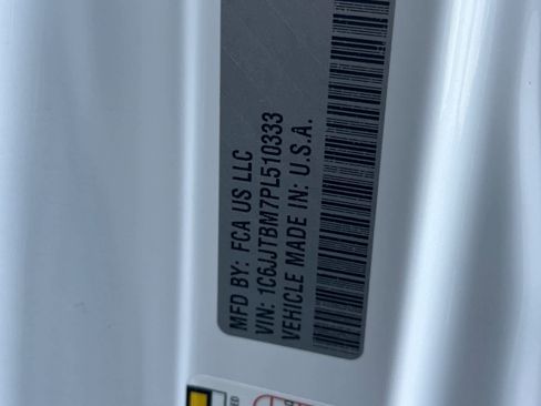 Used 2023 Jeep Gladiator Rubicon w/ Cold Weather Group image 32